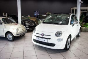 De Fiat 500C is een charmante cabrio.